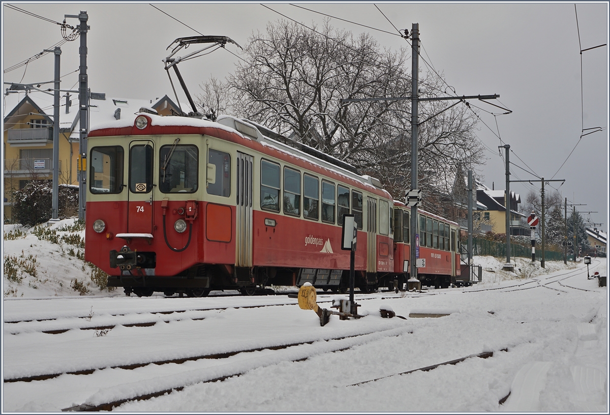 Der CEV BDeh 2/4 74 und sein Bt 222 in Blonay.
8. Jan. 2017