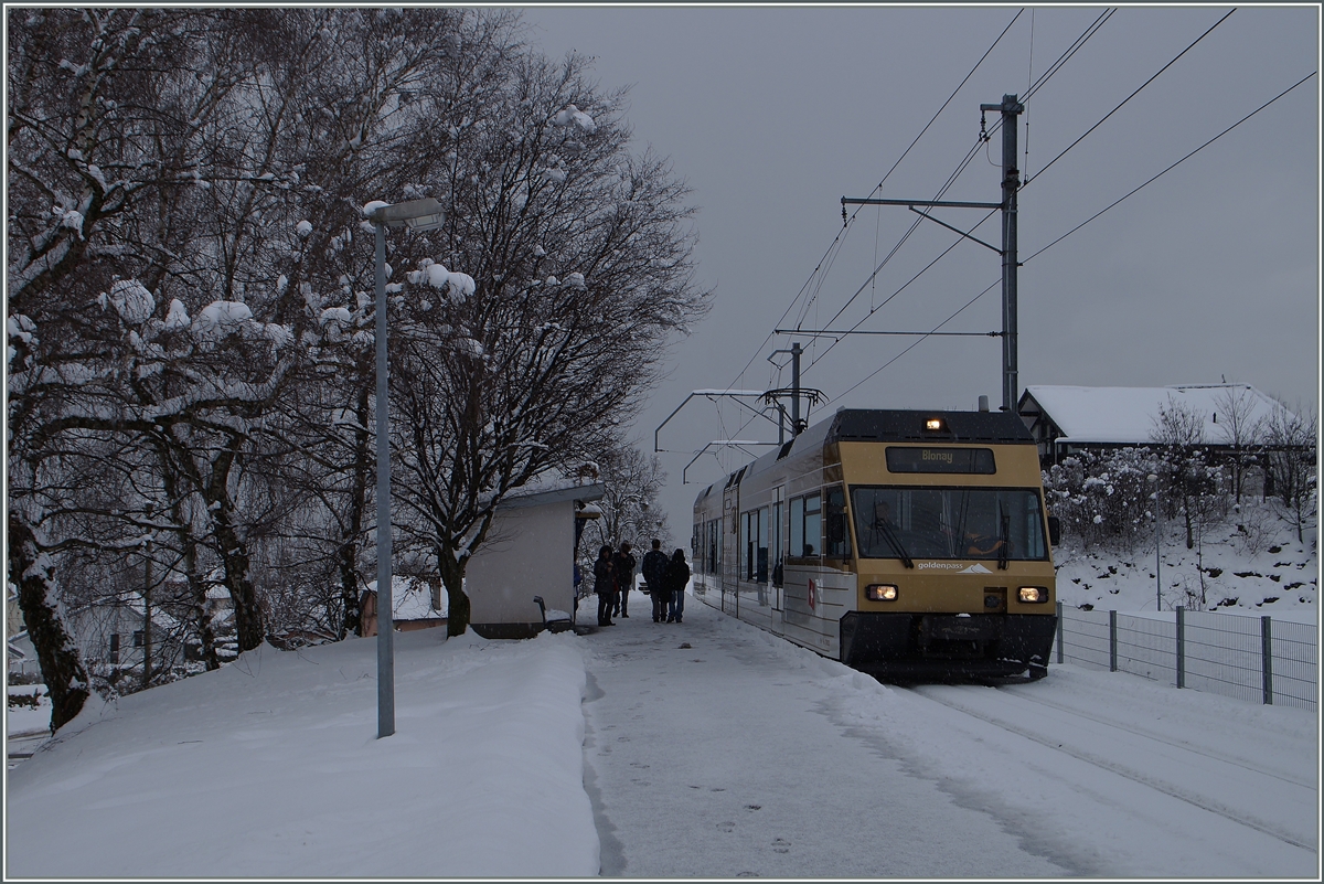 Der CEV Be 2/6  Blonay  beim Halt in Château de Haute Ville. 
02. Feb 2015