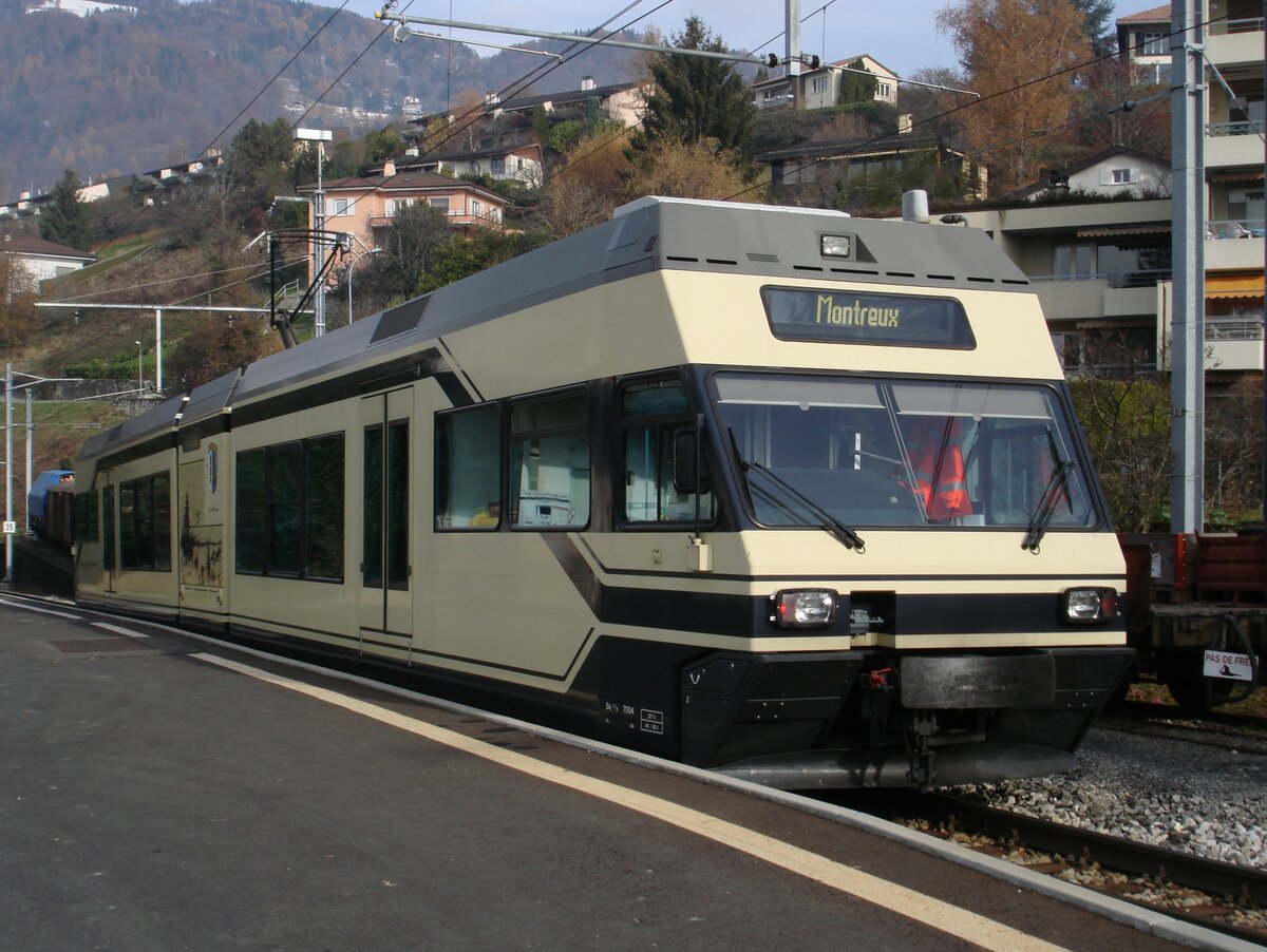 Der CEV-GTW Be 2/6 7004 (Baujahr 1998) am 20. November 2007 als Regio nach Montreux in Fontanivent.