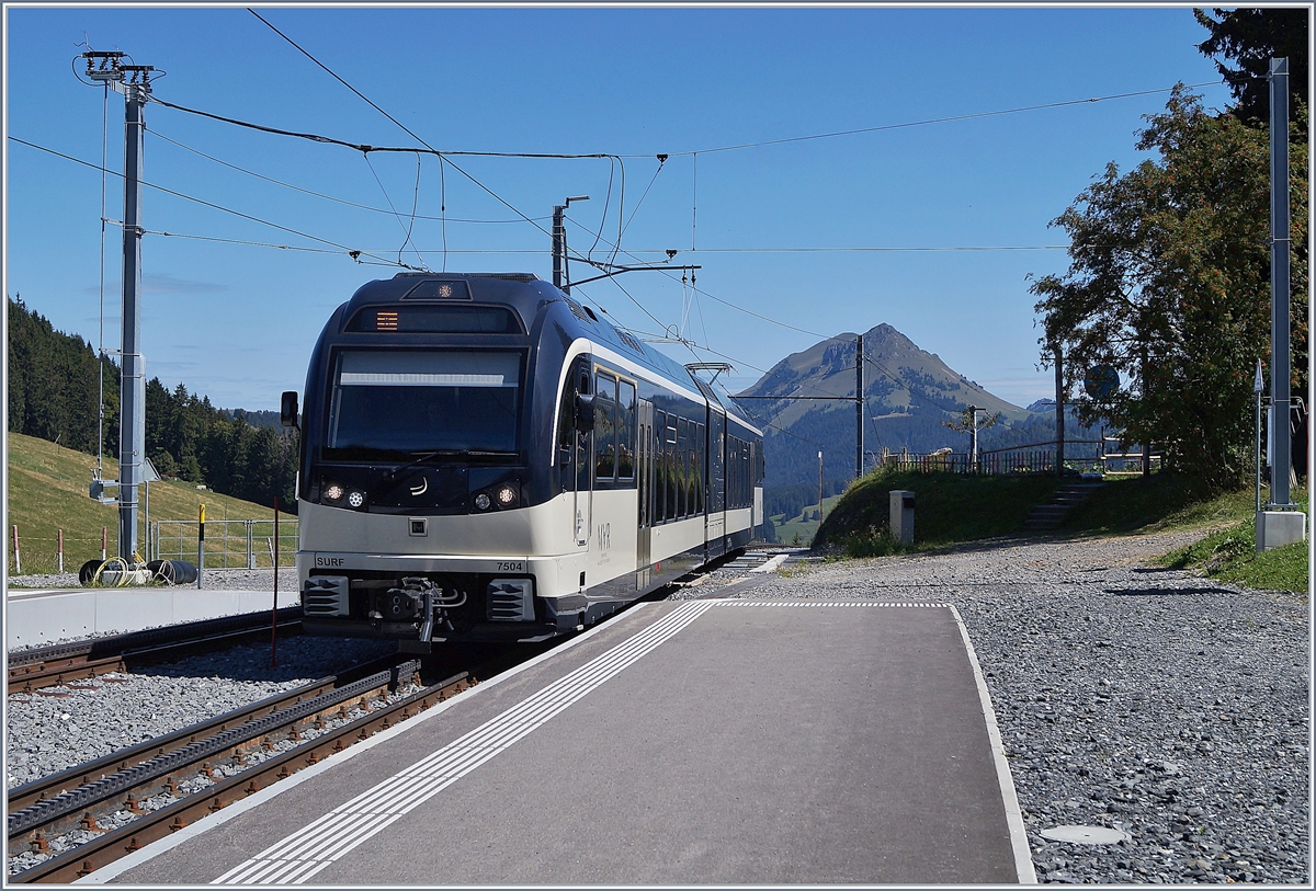 Der CEV MVR GTW ABeh 2/6 7504  VEVEY  erreicht Regionalzug 1425 die Endstation Les Pléiades.
27. August 2018