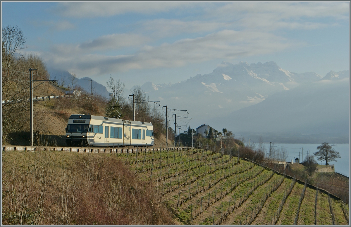 Der CEV MVR GTW Be 2/6 7004  Montreux  ist als als MVR Regionalzug zwischen Châtelard VD und Planchamp vor dem Hintergrund der Dents de Midi unterwegs; Damals konnte man sich kaum vorstellen, dass der Zug einige Jahre später in der Jungfrau Region zum Einsatz kommen sollte. 

17. Februar 2014

