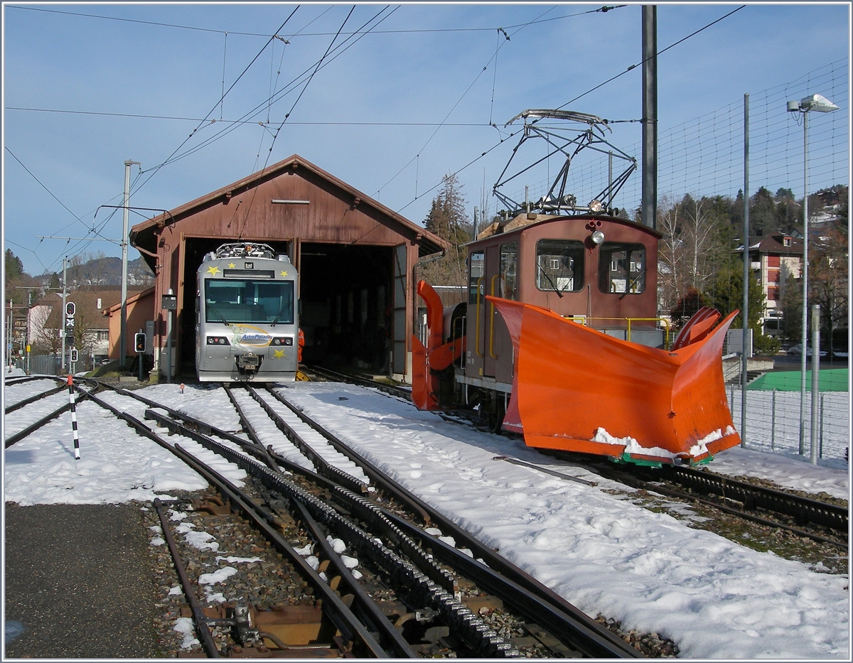 Der CEV X rot 91 steht in Blonay, beim Depot wartet der Beh 2/4 72  Astro Pleiades  auf neue Aufgaben.

8. Feb. 2019