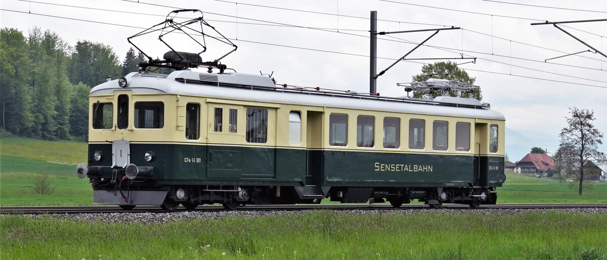 Der CFe 2/4 101 der ehemaligen SENSETALBAHN/STB auf Sonderfahrt am Muttertag vom 8. Mai 2022 bei Hermiswil.
Foto: Walter Ruetsch