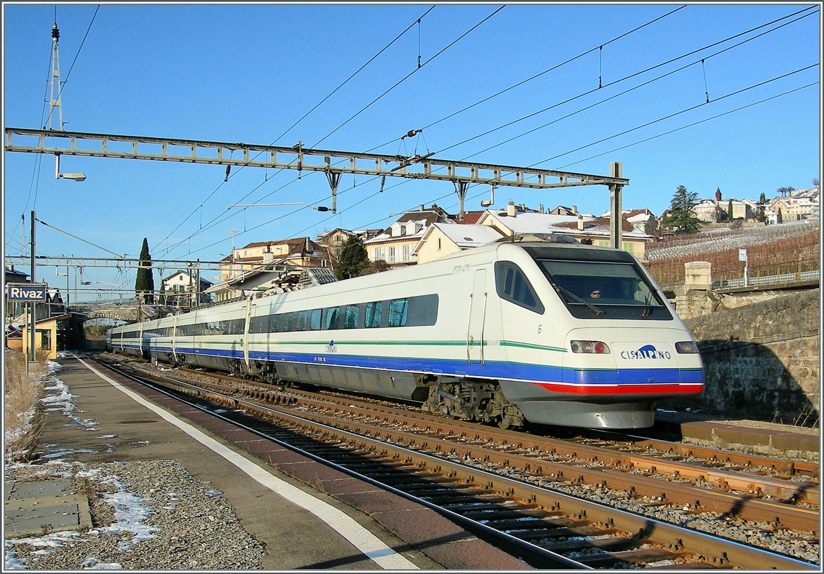 Der Cisalpino (CIS) ETR 470 N° 6 auf dem Weg nach Italien bei der Durchfahrt in Rivaz.
28. Jan. 2007