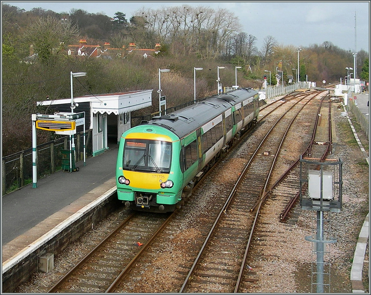 Der Class 171 Dieseltriebzug 171 725 beim Halt in Rye.

27. März 2006