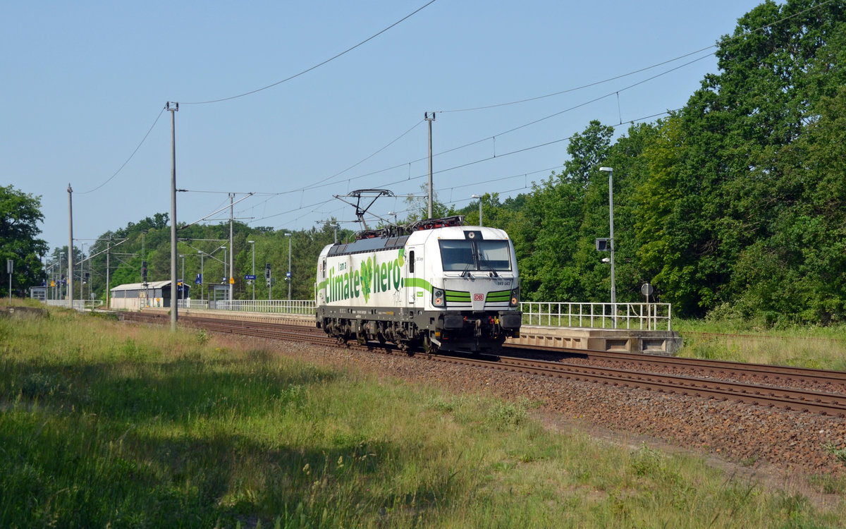 Der  Climate Hero  unter den DB-Vectrons rollte am 13.06.20 Lz durch Burgkemnitz Richtung Wittenberg.