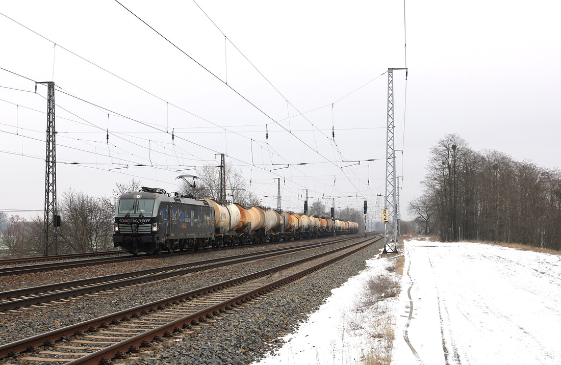 Der  Connecting Europe -Vectron 193 875 wurde am 20. Januar 2017 in Saarmund fotografiert.
Die Lok ist für RTB Cargo im Einsatz.