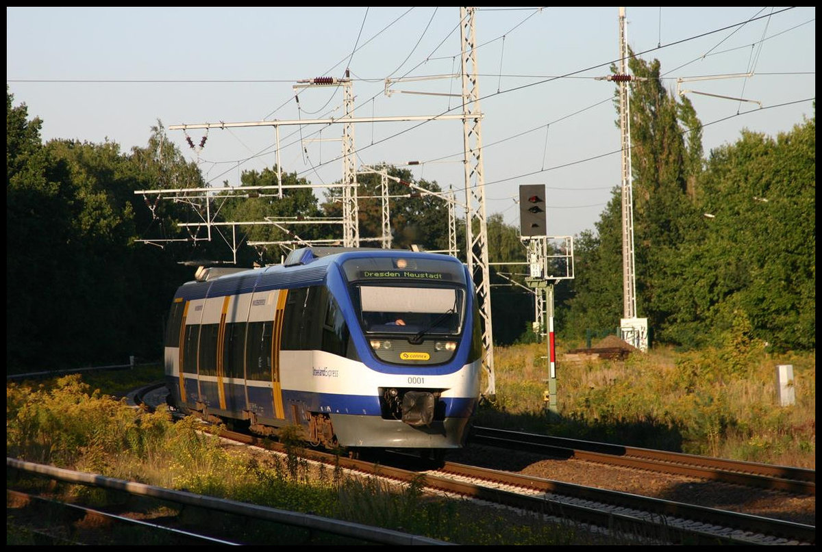 Der Connex 0001 Talent als Ostseeland Express nach Dresden Neustadt erreicht hier am 23.9.2006 Zepernick bei Bernau.