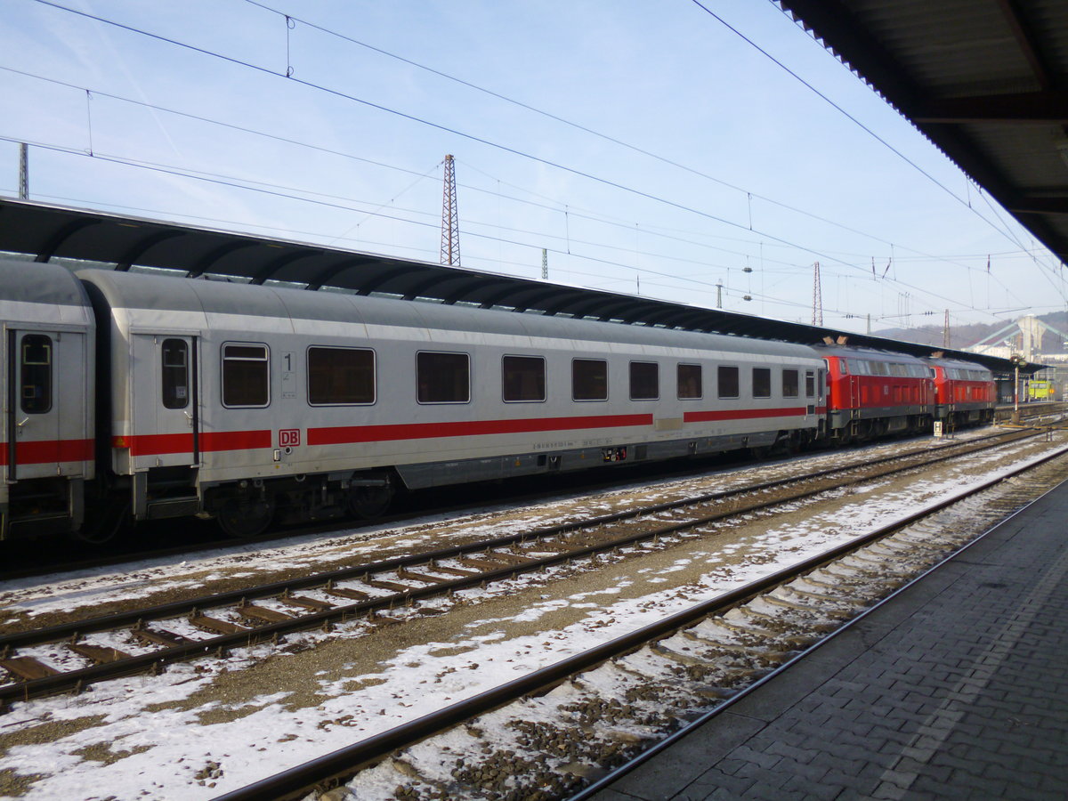 Der D-DB 61 80 19-91 520-5 Avmz 109.5 im IC Allgäu.
Januar 2017, Ulm Hbf