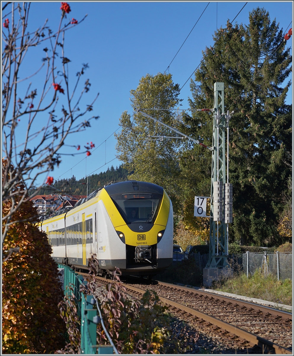 Der DB 1440 863 (und ein weiterer Coradia Continental 2) erreichen in Kürze den Halt Schluchsee. 

13. November 2022