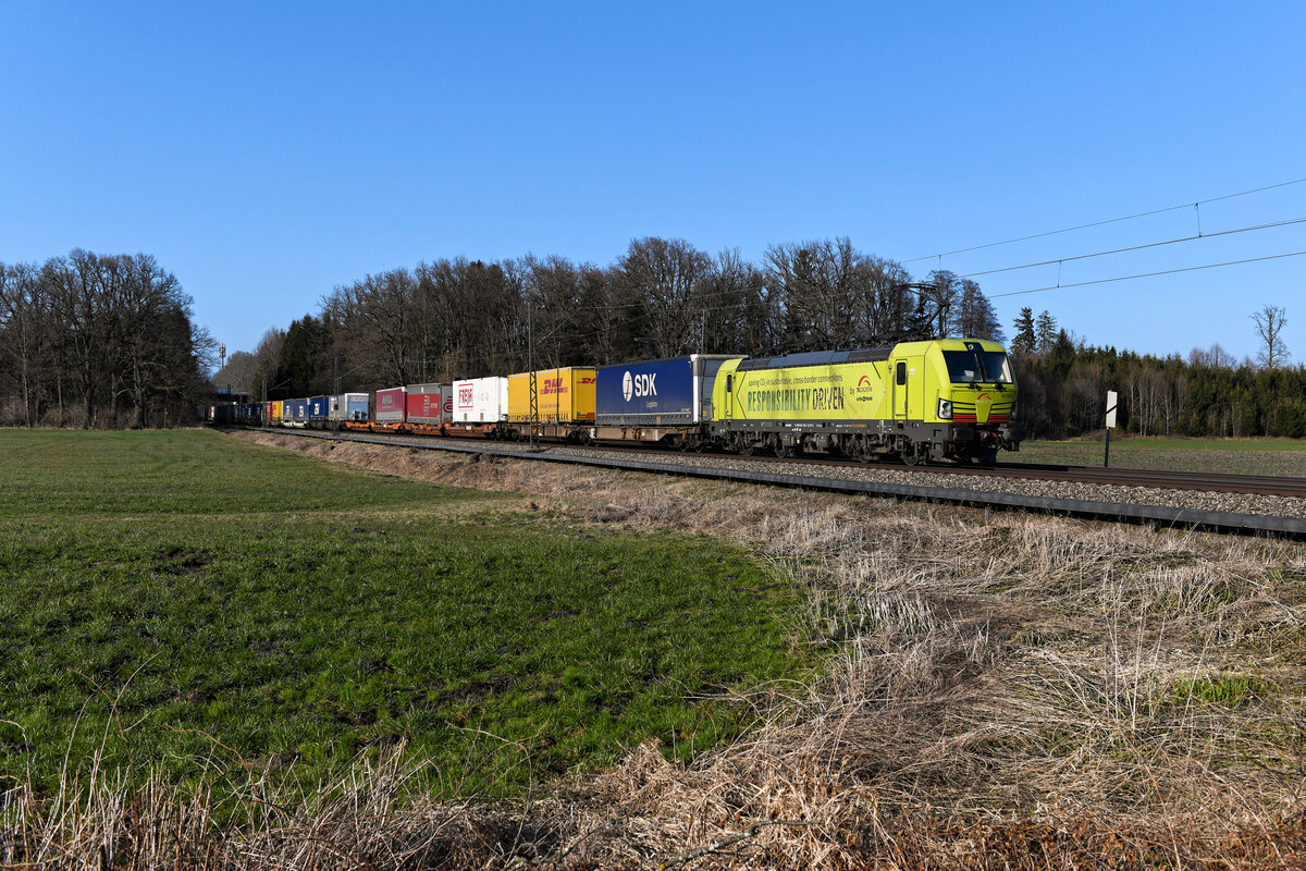 Der DGS 43143 wurde am 26. März 2021 auf seiner Fahrt von Lübeck-Skandinavienkai nach Verona Q.E. in Italien von der 193 552 bespannt. Bei Brannenburg sind es nur noch wenige Kilometer zum Etappenziel Kufstein, dort wird der Alpha Trains Vectron für die Fahrt über den Brenner-Pass noch eine Vorspannlok erhalten.  