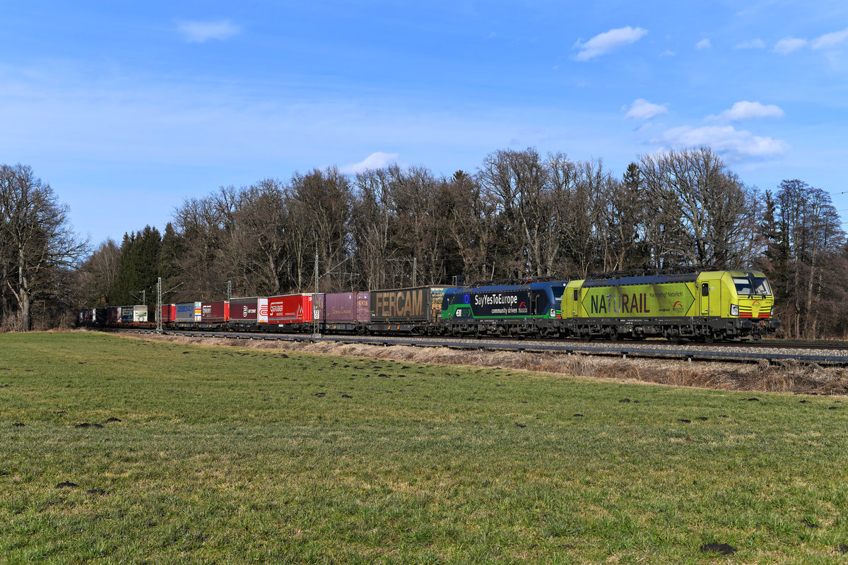 Der DGS 43155 von Köln Eifeltor nach Verona Q.E. wurde am 04. Februar 2021 von der 193 559  NATURAIL  und der 278  Say Yes to Europe  bespannt. Bei Brannenburg konnte das Tandem aufgenommen werden.  