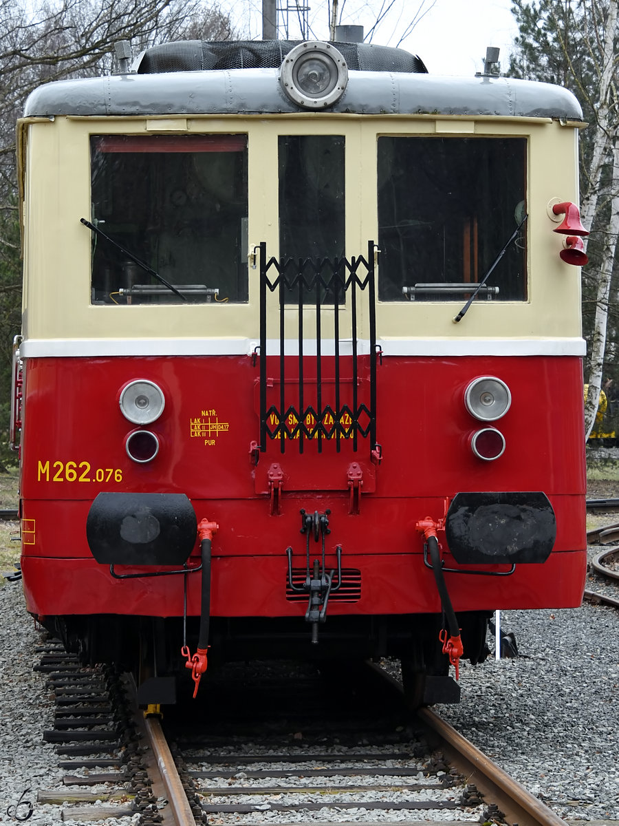 Der Dieseltriebwagen M 262 076 Anfang April 2018 im Eisenbahnmuseum Lužná u Rakovníka.
