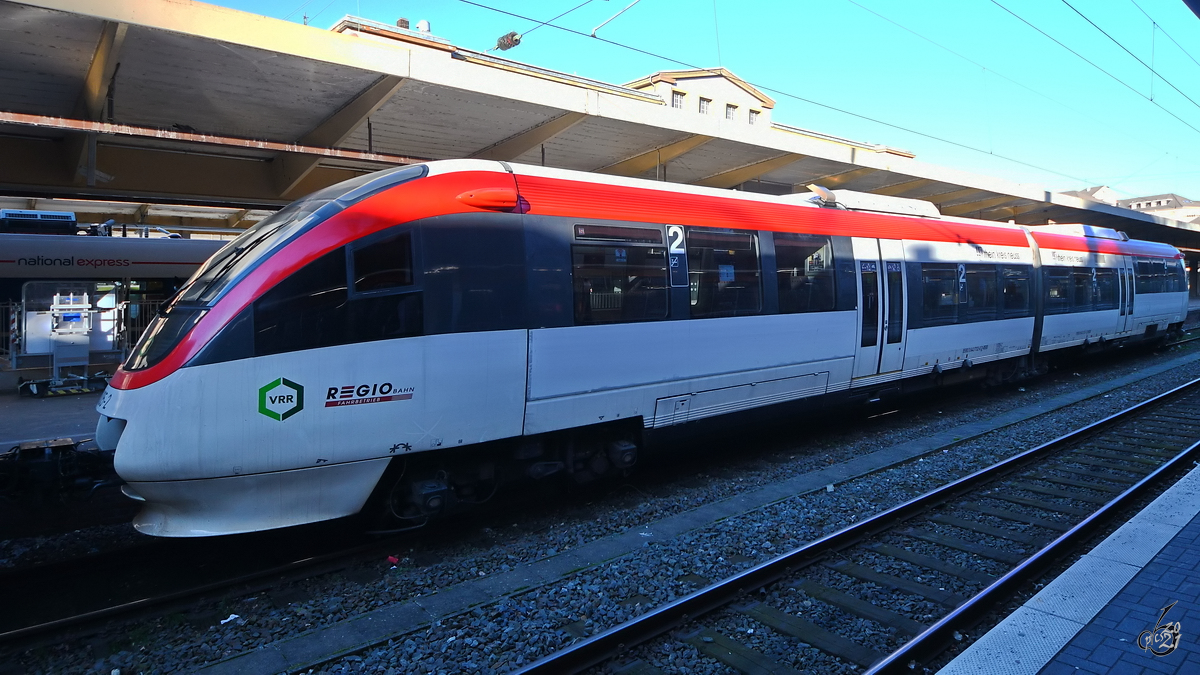 Der Dieseltriebzug 1005 Mitte Februar 2021 am Hauptbahnhof Wuppertal.