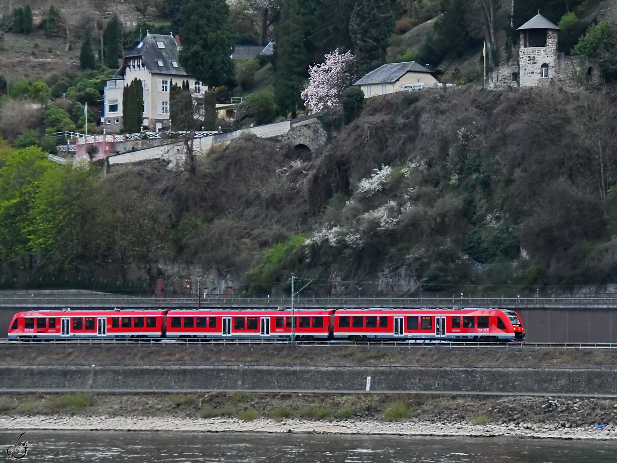 Der Dieseltriebzug 620 023-1 war Anfang April 2021 bei Remagen zu sehen.
