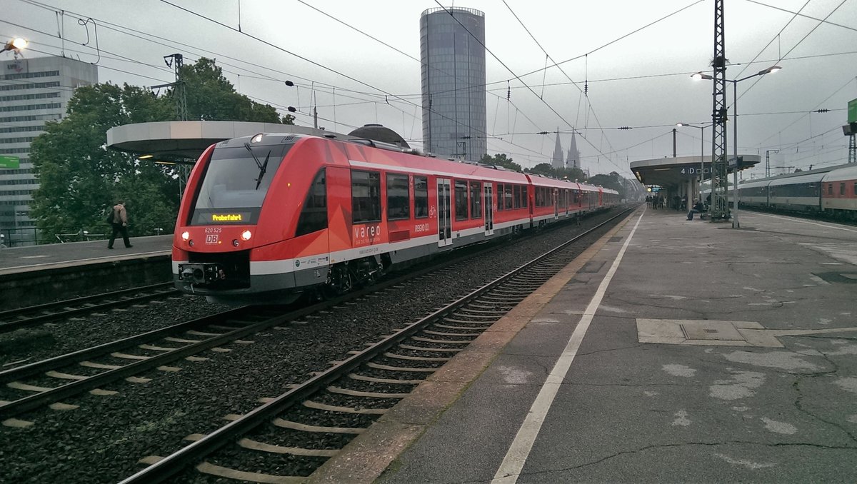 Der Dieseltriebzug Coradia LINT 81 (620 525) bei einer Probefahrt am 11.07.14.