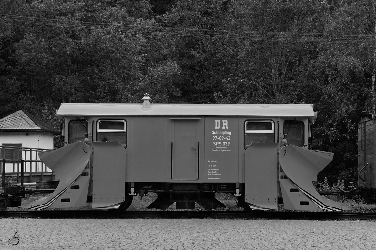 Der DR-Schneepflug 97-09-43 SPS 039 war Ende September 2020 in Schlössel abgestellt.