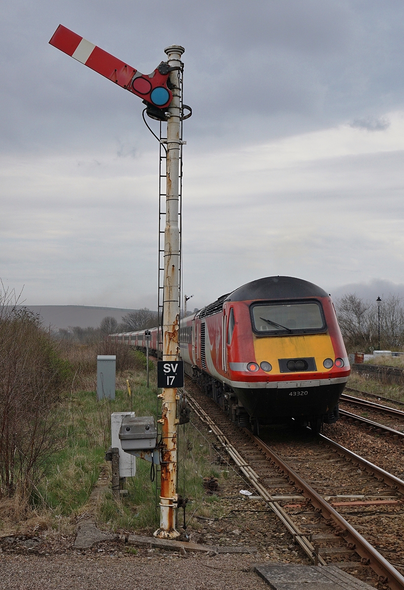 Der East Coast Virgin HST 125 Class 43 Service 11:27 verlässt Stonehaven Richtung Aberdeen.
22. April 2018