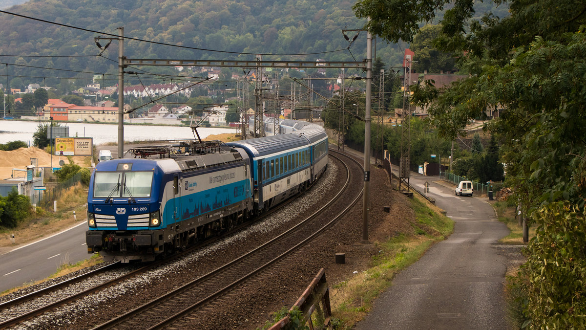 Der EC ist am 4. August 2018 mit 193 289-6 in Usti nad Labem unterwegs. 
