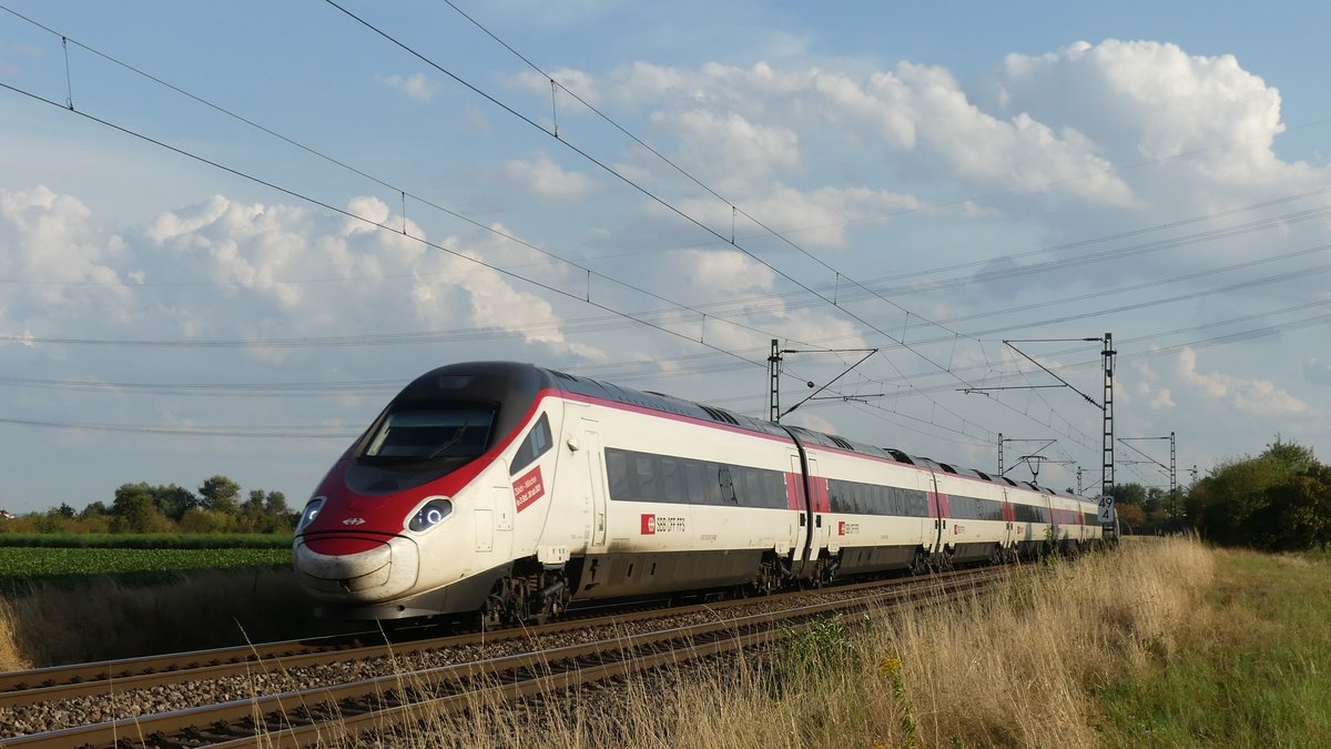 Der ECE 52 Milano - Frankfurt auf der Riedbahn zwischen Riedstadt Wolfskehlen ud Groß-Gerau Dornheim. Aufgenommen am 22.8.2018 18:47