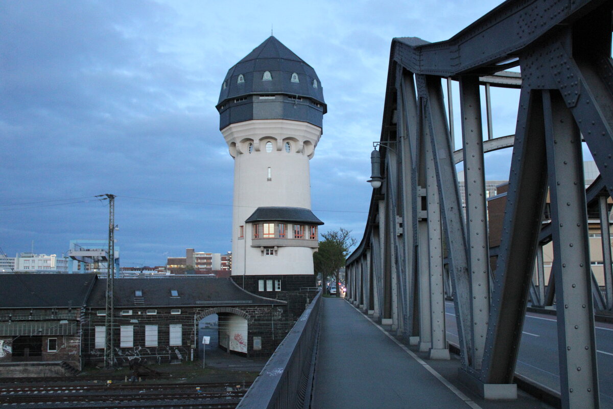 Der ehem. Wasserturm am 02.04.2024 in Darmstadt Hbf.