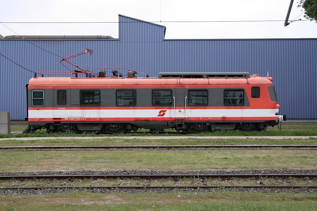 Der ehemalige 4010 019-0 fristet sein Dasein als Anlage 011040 in Jedlersdorf. 22.April 2017.