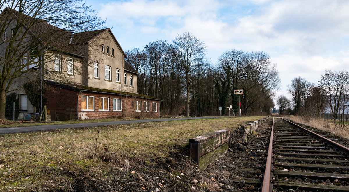 Der ehemalige Bahnhof / Haltestelle Höste an der Strecke der Teutoburger Wald Eisenbahngesellschaft.