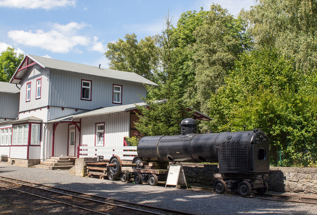 Der ehemalige und im Bahnhof von Hasselfelde ausgestellte Kessel von 99 5901 wurde am 18. August 2016 fotografiert.