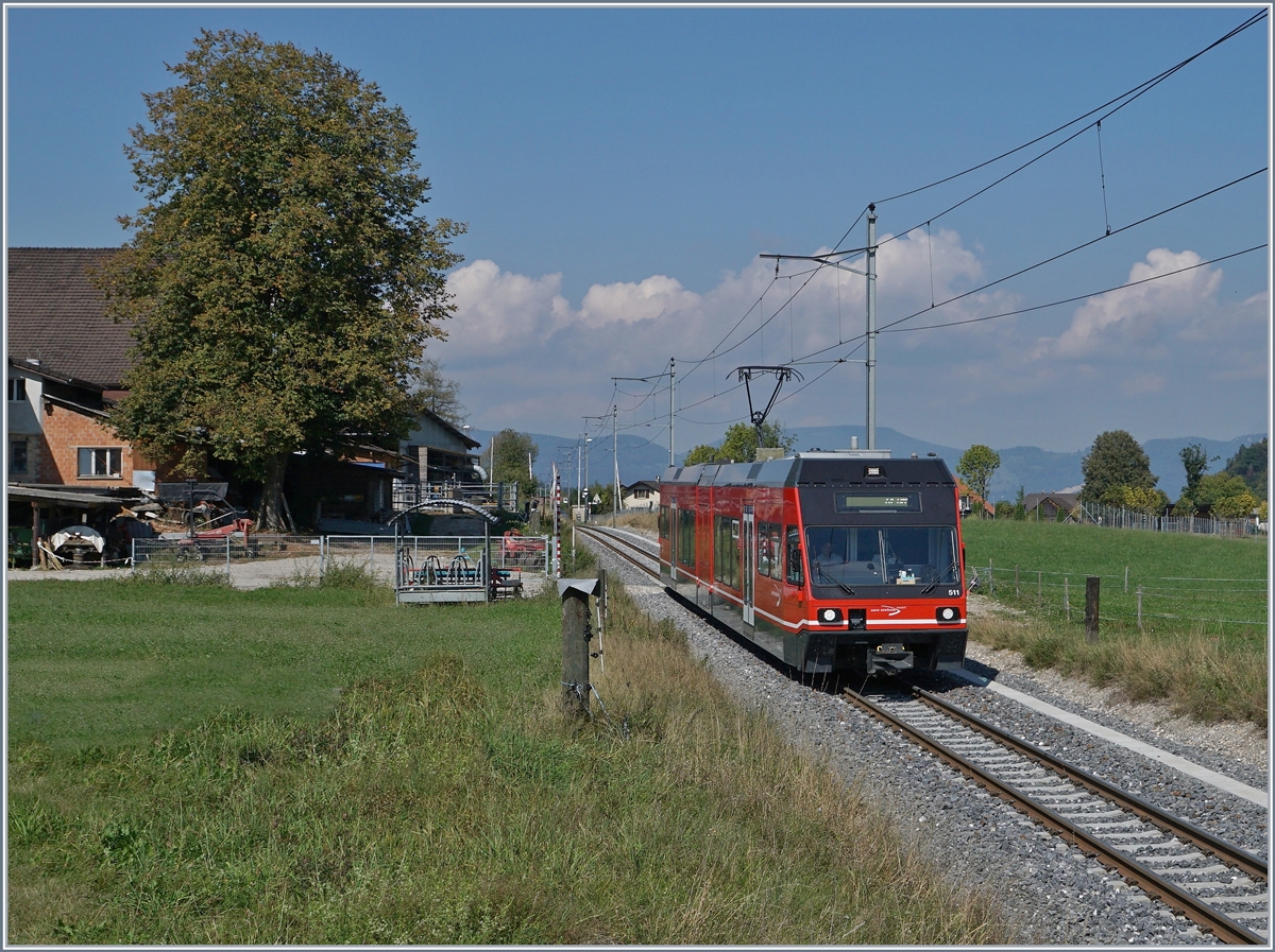 Der ehemalige CEV MVR GTW Be 2/6 7001 ist jetzt als Be 2/6 511 bei der asm in Einsatz und wurde vor kurzem vom Seeland in den Oberaargau transportiert um auf der Stecke Langenthal - St. Urban einen defekten Be 4/8 zu ersetzen. Von Langenthal kommend erreicht der Be 2/6 511  St. Urban.

12. September 2020