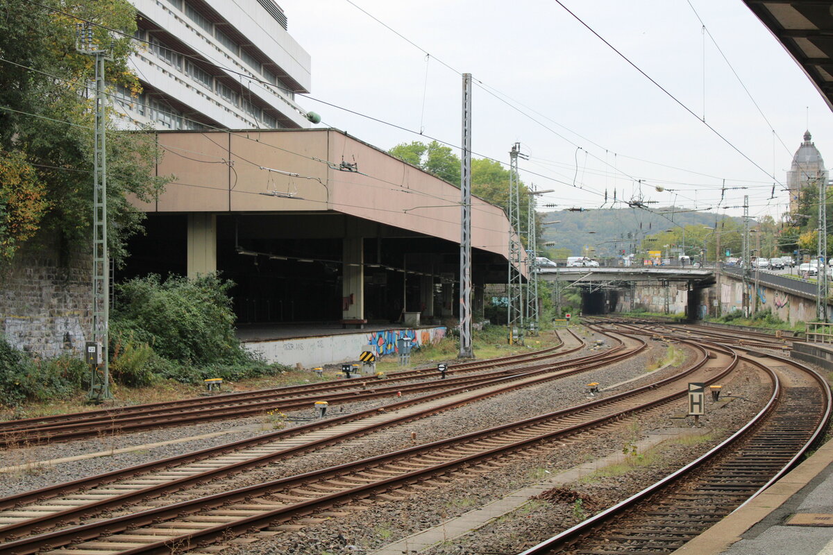 Der ehemalige Postbahnhof am 13.10.2023 in Wuppertal Hbf.