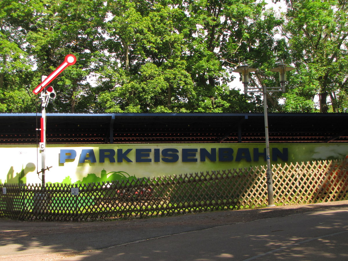 Der Eingang zur Parkeisenbahn in Halle, am 15.06.2016.