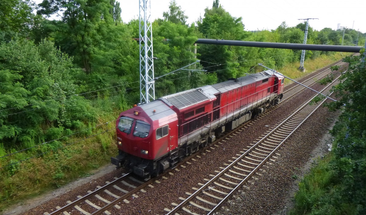 Der einzigste rote Tiger der HVLE durchfährt Senftenberg in Richtung Peitz. Aufgenommen am 16.07.2014 um 18:15 Uhr. ( Ich glaube es ist die ex-Lok von   OHE 330090  )