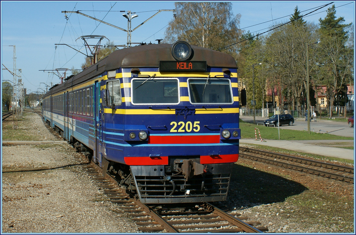 Der Elektriraudtee Triebzug 2205 nach Keila verlsst Nmme.
9. Mai 2013
