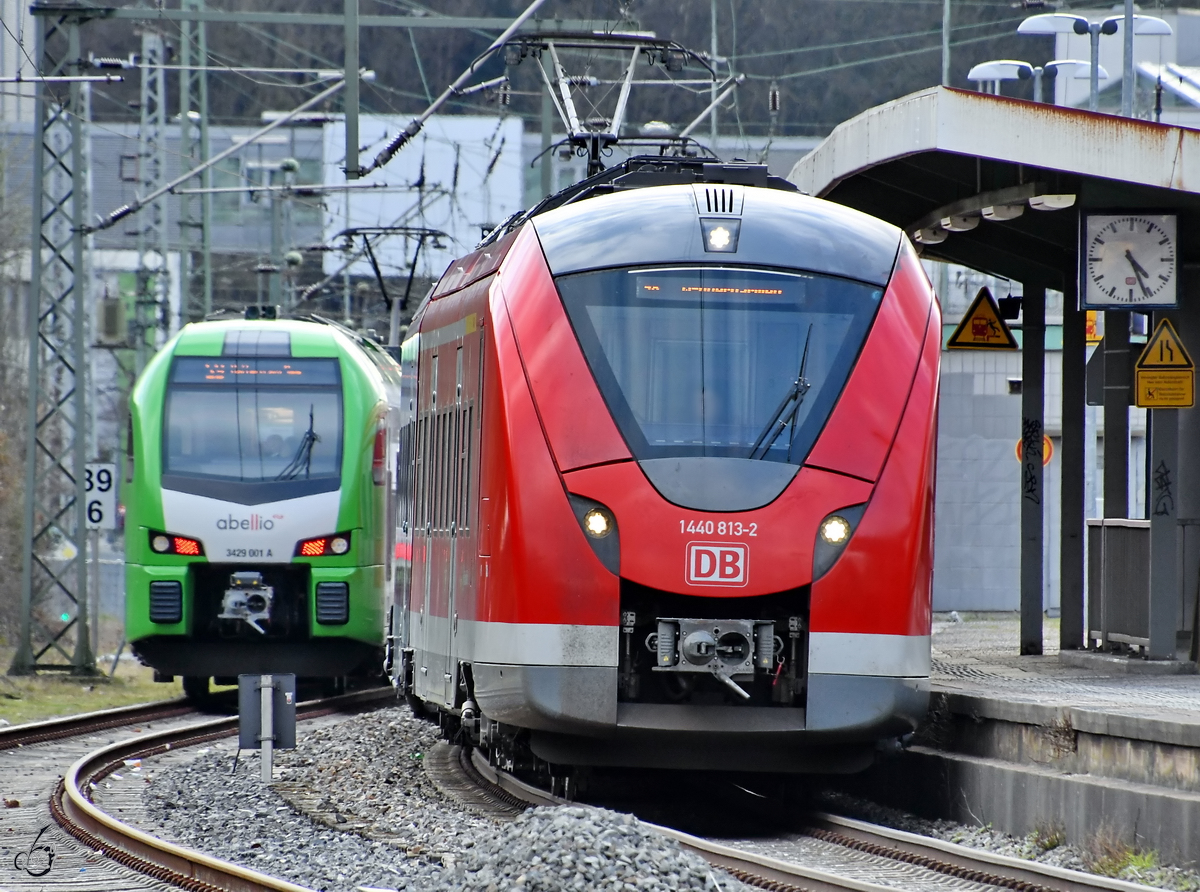 Der Elektrotriebzug 1440 813-2 ist hier Mitte März 2021 bei der Ankunft in Wuppertal-Unterbarmen zu sehen.