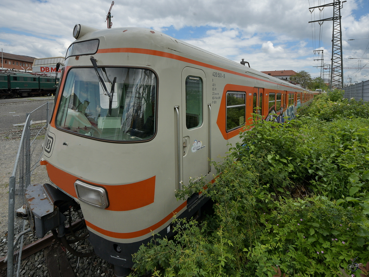 Der Elektrotriebzug 420 501-9 der S-Bahn München Mitte Mai 2017 im Verkehrsmuseum Nürnberg.