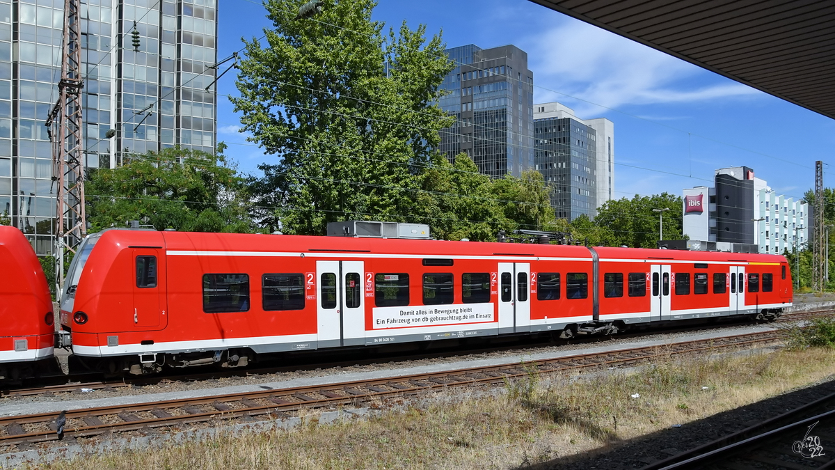 Der Elektrotriebzug 426 021-2 war Ende August 2022 am Essener Hauptbahnhof abgestellt.