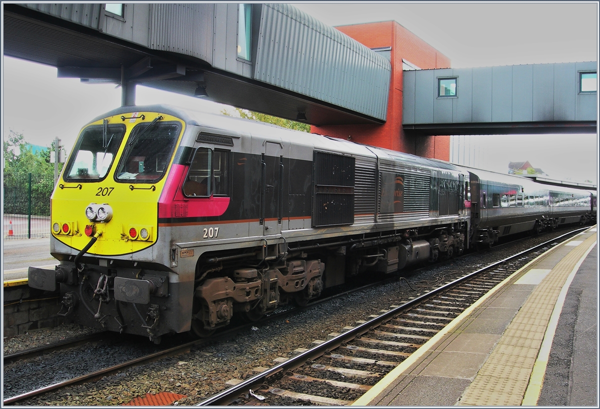 Der Enterprises Service 10h30 nach Dublin steht am 25. September 2007 abfahrbereit im Bahnhof von Belfast Central. 