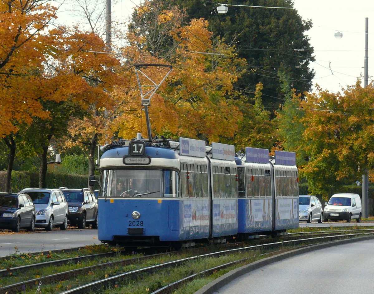Der erste Avenio ist in Mnchen. Wie lange noch P-Wagen? P3-2028/p3-3014 in der Arnulfstrasse am 17.10.2013.
