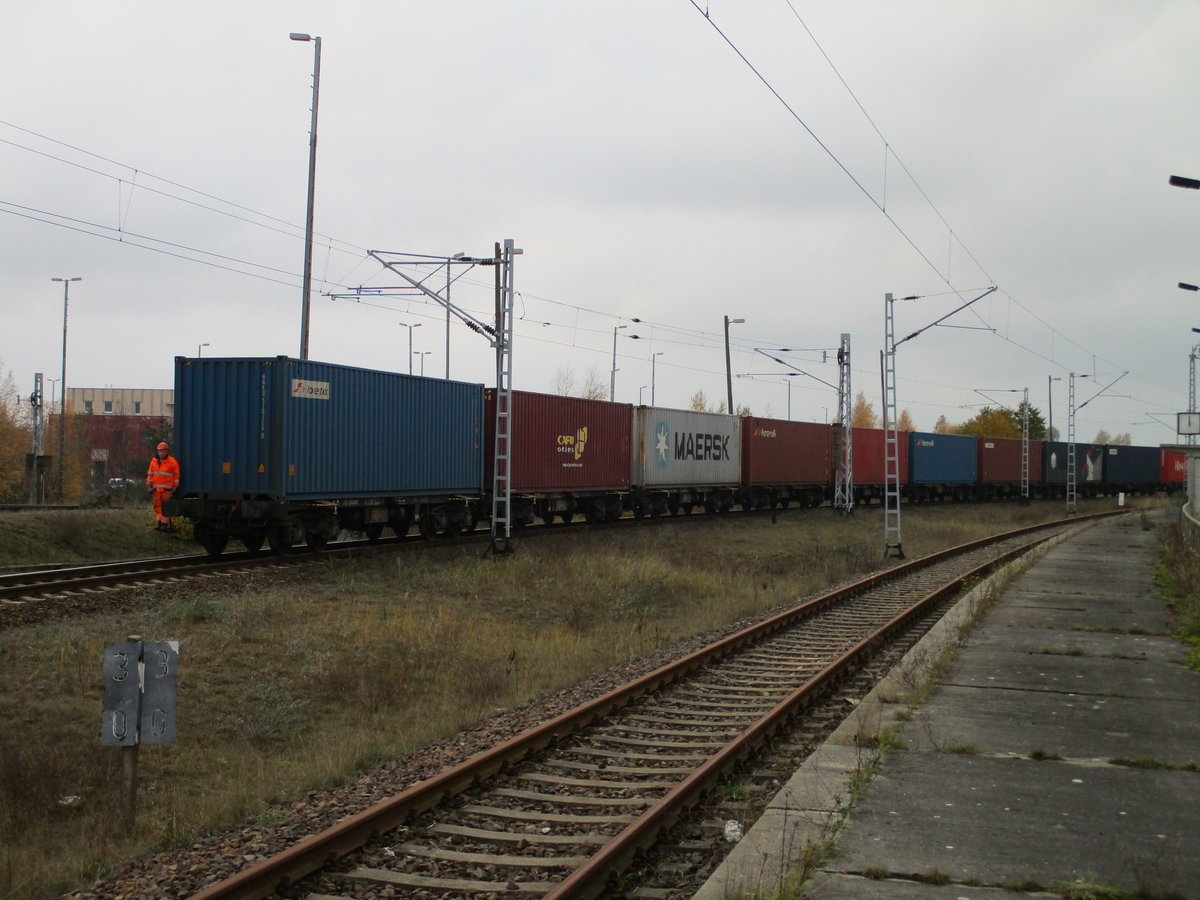 Der erste Containerzug aus Hamburg,mit Container nach China,traf schon am 11.November 2019,in Mukran ein,obwohl die neue Verbindung einen Tag später offiziel eröffnet wurde.