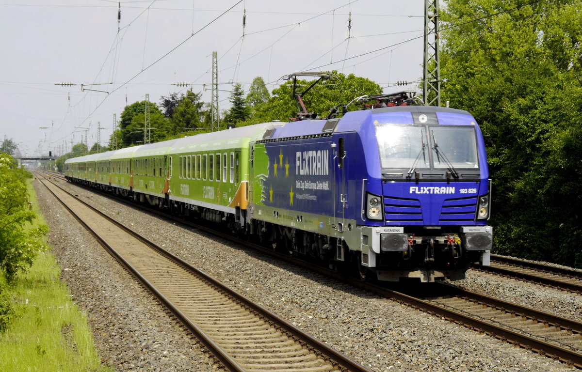Der erste FlixTrain der Relation Berlin - Köln (zug-Nr. 27802)bei Düsseldorf-Angermund am 23.5.19. Der Zug besteht aus 9 Wagen in Flixgrün, und es führt 193 826. Man ahnt bereits, dass sich die Lok auf der Rückfahrt anders präsentieren wird.