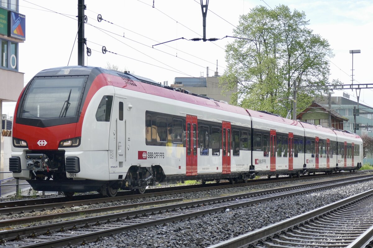 Der erste neue Flirt Evo RABe 531 001 der auf Testfahrten ist am 17.4.24 beim Bahnhof Gümligen.