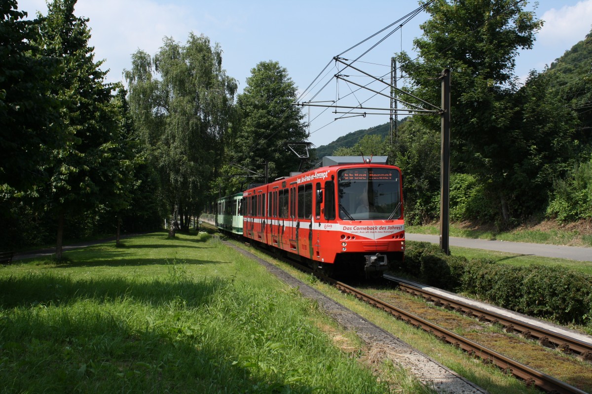 Der erste im Rahmen der HU Zweiterstellte bzw Modernisierte 451 401 ex 069 SWB 7459 fuhr am 15.07.13 durch Rhndorf.