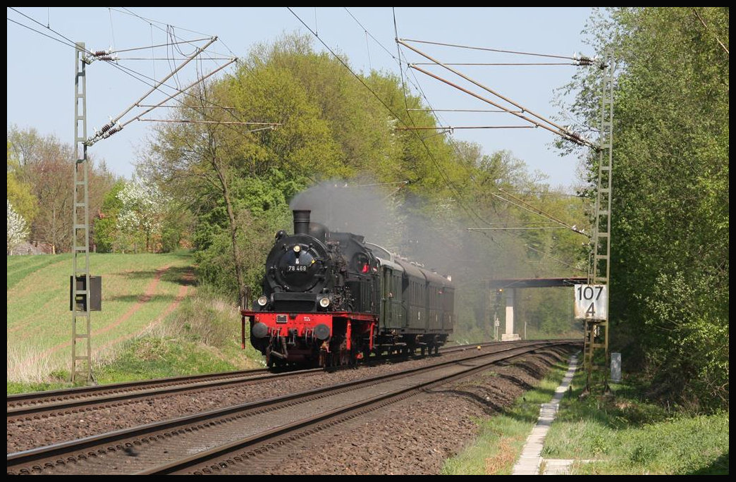 Der erste Zug zur Landesgartenschau 2018 in Bad Iburg war dieser Sonderzug mit 78468 und geladenen Gästen am 21.4.2018. Um 13.36 Uhr kam hier der Zug am Ortsrand von Hasbergen über die Rollbahn in Richtung Lengerich.