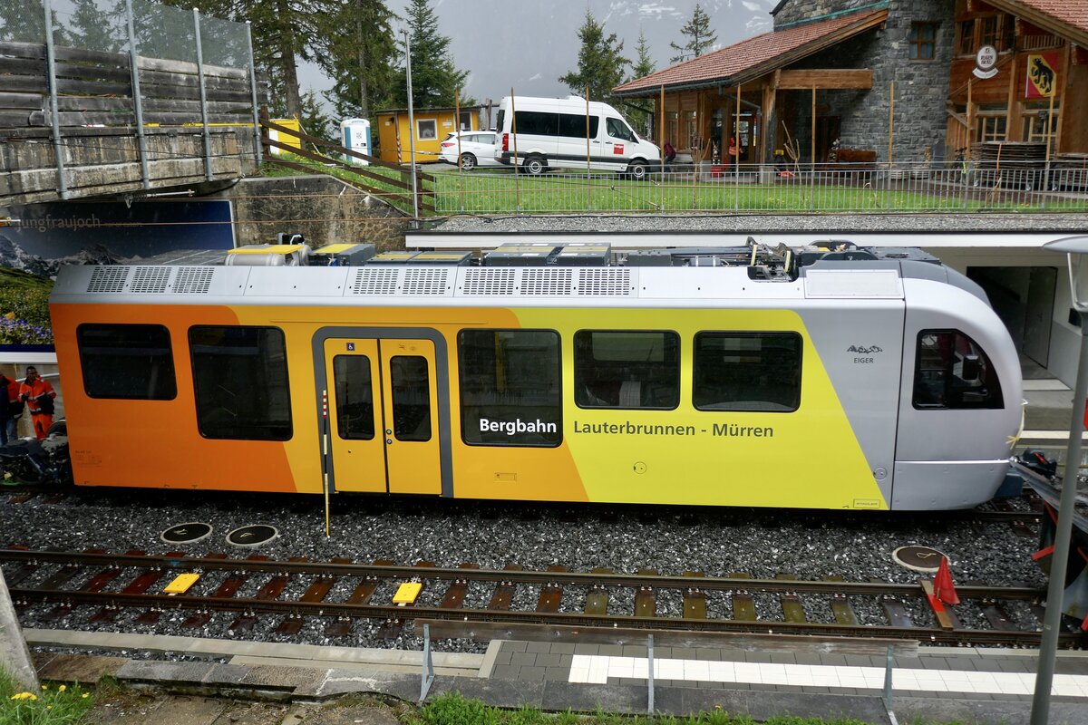 Der erste Zugteil Be 4/6 101  Eiger  der am 13.5.24 im Bahnhof Winteregg steht.