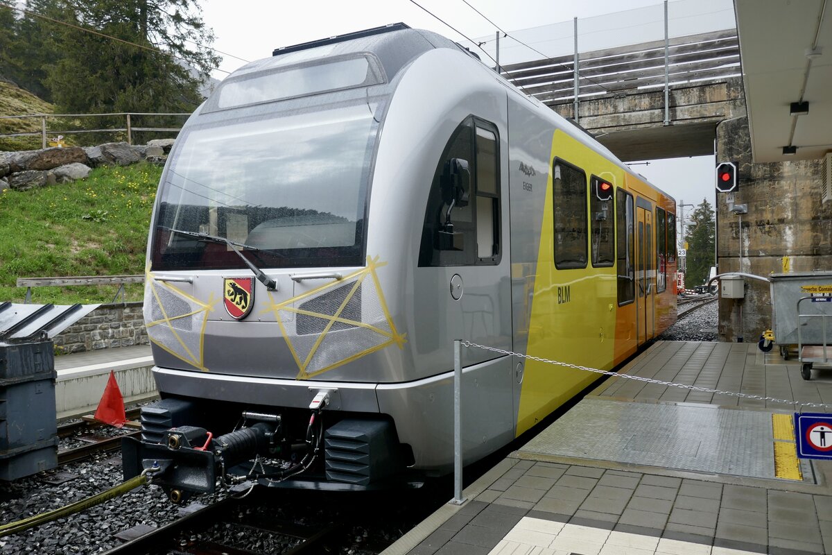 Der erste Zugteil Be 4/6 101  Eiger  der am 13.5.24 im Bahnhof Winteregg steht.
