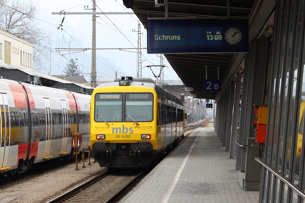 Der ES 10.222 der Montafonerbahn bei der Ausfahrt nach Schruns. Leider war an diesem Tag starker Hochnebel im Umkreis. Aufgenommen in Bludenz am 29.03.2013