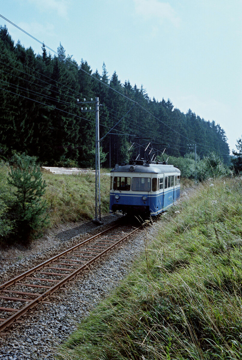 Der Esslinger T5 war am 01.09.1983 der einzige Zug auf der Route der Trossinger Eisenbahn.
