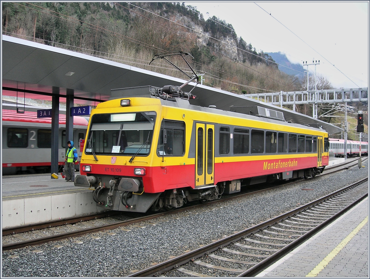 Der ET 10. 109 der Montafonerbahn in Feldkirch, ist Abfahrtbereit als Regionalzug nach Buchs SG.
12. Januar 2007