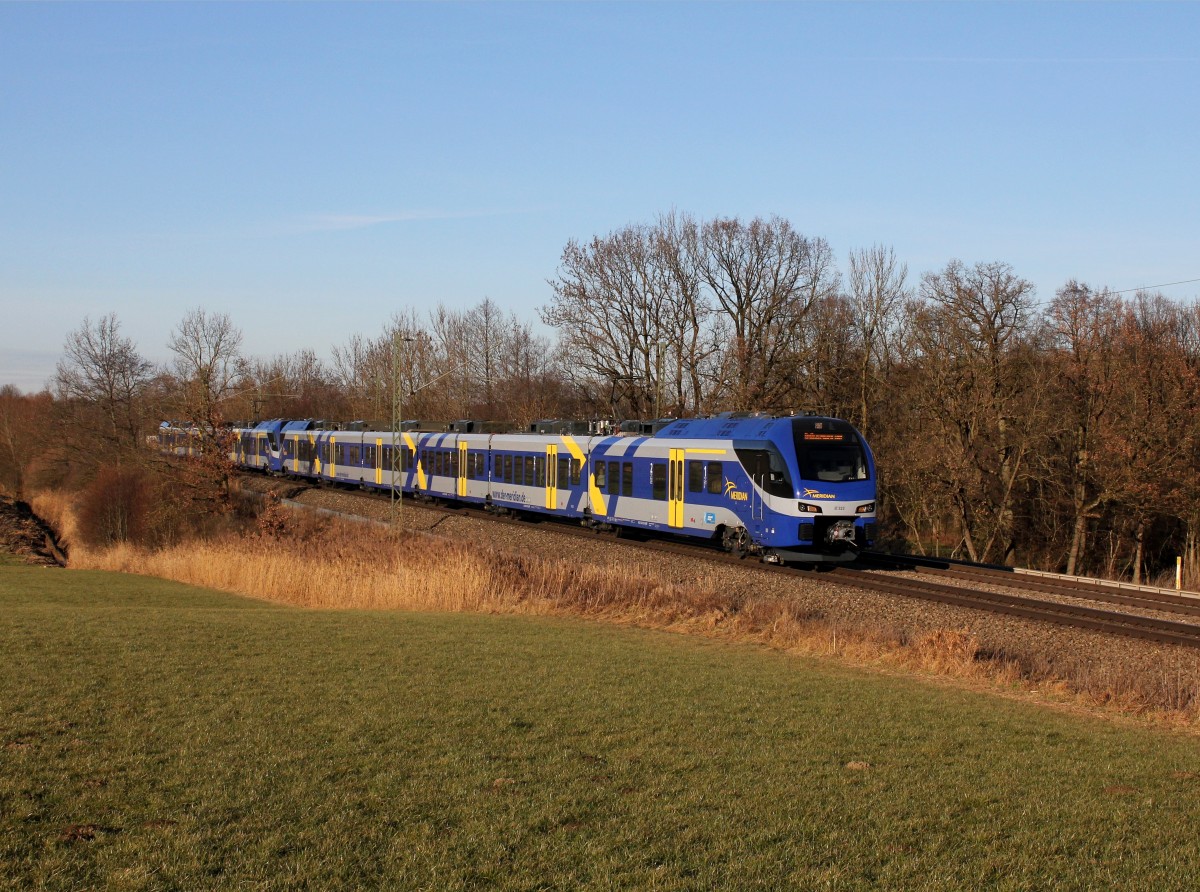 Der ET 323 als M nach Salzburg am 23.12.2013 unterwegs bei Hilperting.