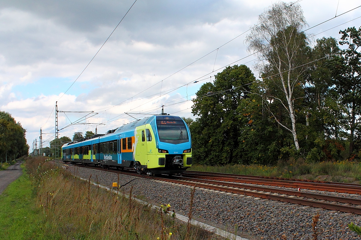 Der ET 411 der Westfalenbahn (94 80 1428 611-6 D-WFB) auf Testfahrt am 18.09.2015 in Nassenheide.
